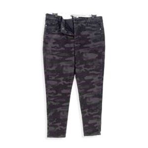 BNWT SOCIAL STANDARD BY SANCTUARY  Prosperity Camo Jeans (16)